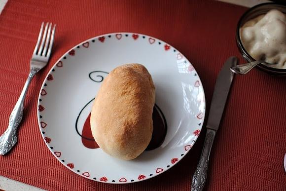 Banan w cieście drożdżowym