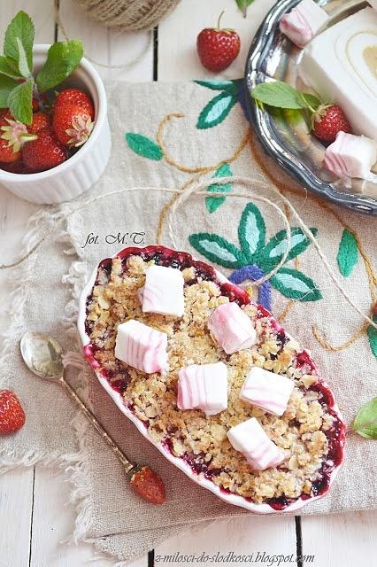 Crumble z owocami i lodami big milk yogurt