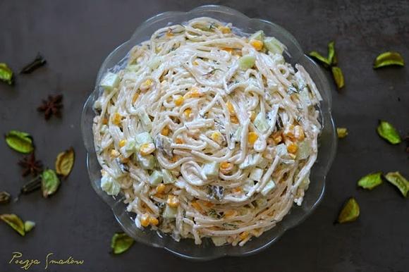 Sałatka ogórkowa z makaronem spaghetti