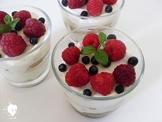 Tiramisù z owocami lata
