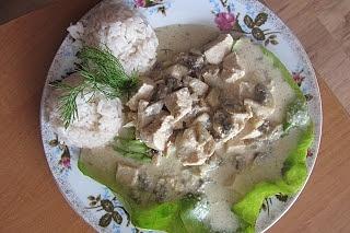 Kurczak w śmietanie z pieczarkami