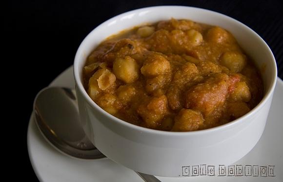 Chole chaat – ciecierzyca z pomidorami