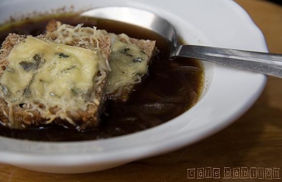 Zupa z karmelizowanej cebuli