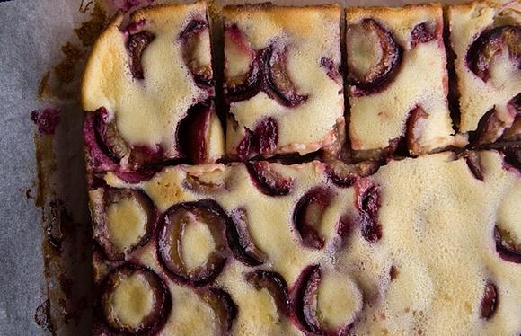 Ciasto ze śliwkami na kruchym cieście z masą śmietanową