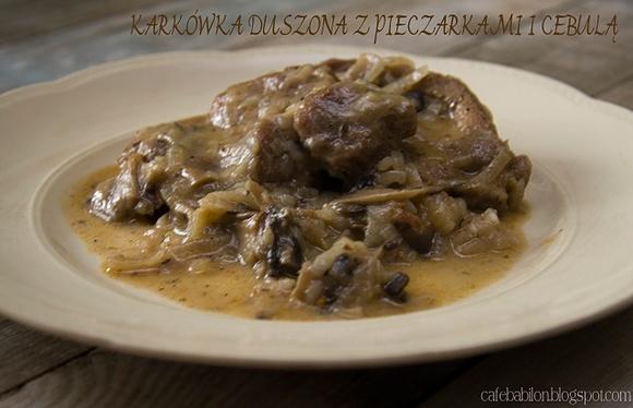 Karkówka duszona z pieczarkami i cebulą