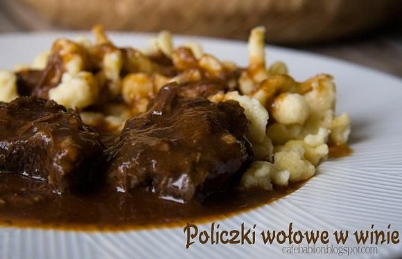 Policzki wołowe w winie z domowymi kluseczkami