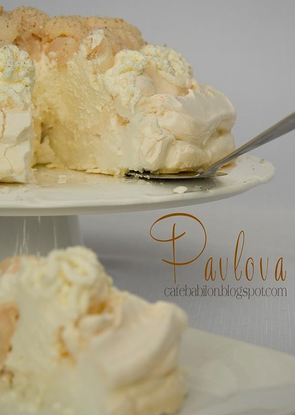 Pavlova na biało