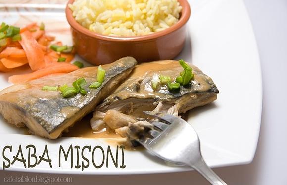Saba misoni - duszona makrela w miso z sałatką makaronową