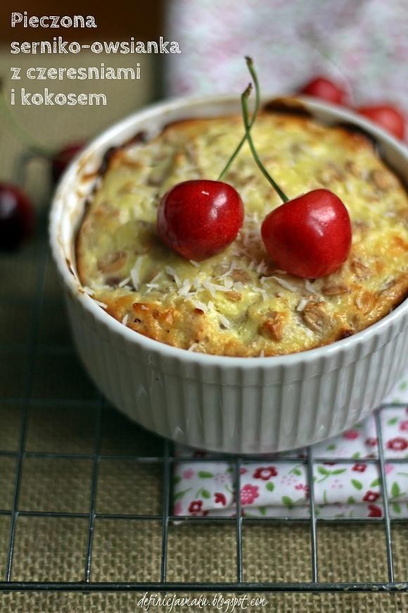 Pieczona sernikowo-owsianka z czereśniami i kokosem