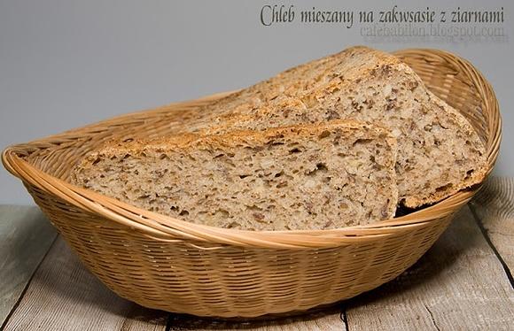 Chleb mieszany na zakwasie z ziarnami, słonecznikiem i kaszą bulgur