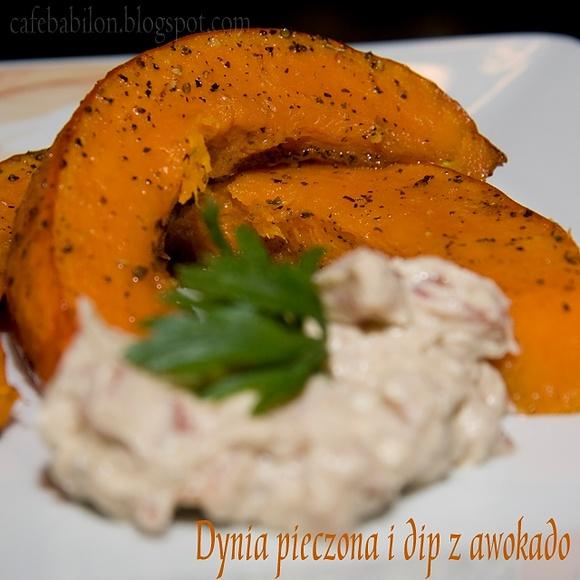 Pieczona dynia z dipem z awokado