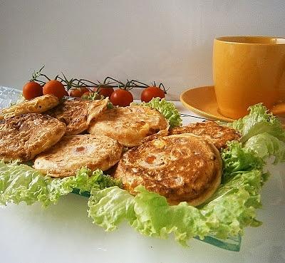 Placuszki śniadaniowe z szynką, kukurydzą i mozzarellą