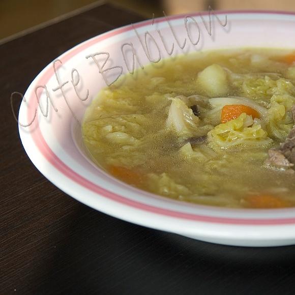 Zupa z kapustą włoską i pieczarkami