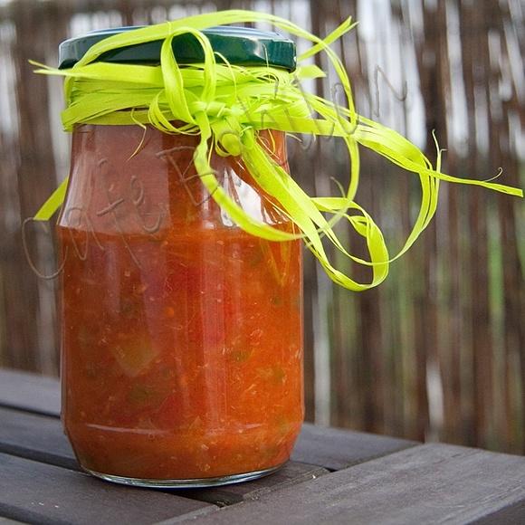 Chutney z pomidorów jabłek i zielonej papryki