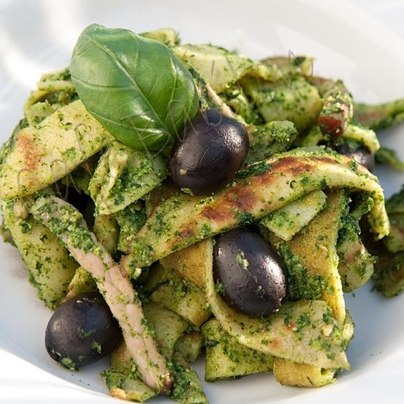 Naleśniki z zielonym pesto i szpinakiem