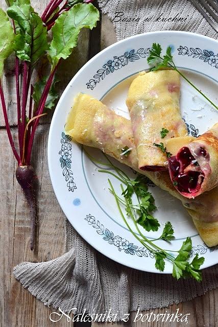 Naleśniki z botwinką, parmezanem i natką pietruszki