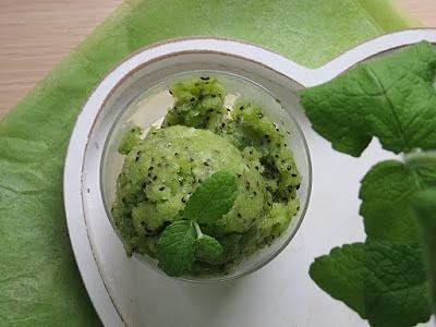 Kiwikiwi i mięta sorbet - orzeźwiający deser wegański