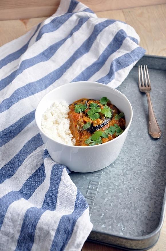 Pieczone bakłażany w sosie curry