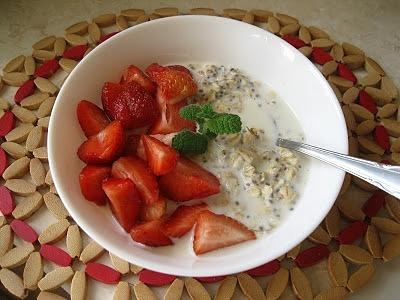 Owsianka z chia i truskawkami