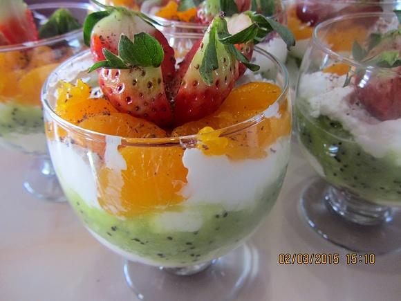 Owocowy deser z mascarpone