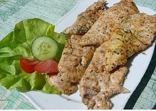 Grillowany kurczak w różowej marynacie