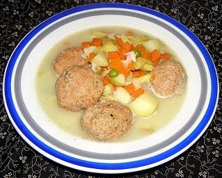 Jarzynowa zupa z pulpetami i warzywami