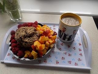 Chlebek bananowy z siemieniem lnianym i masłem orzechowym
