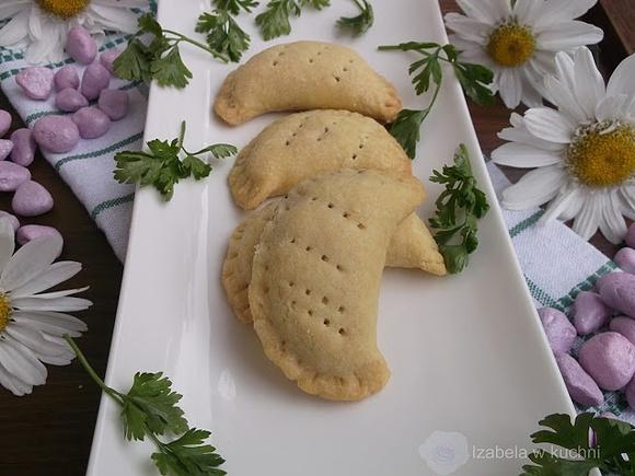 Pierożki z serem żółtym i cebulą