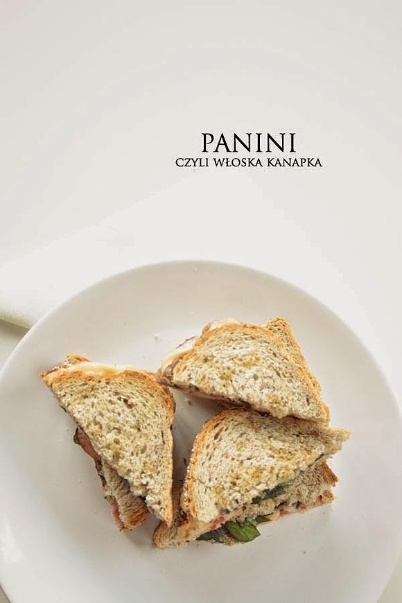 Panini z bekonem i szynką staropolską, pomidorami suszonymi i serem