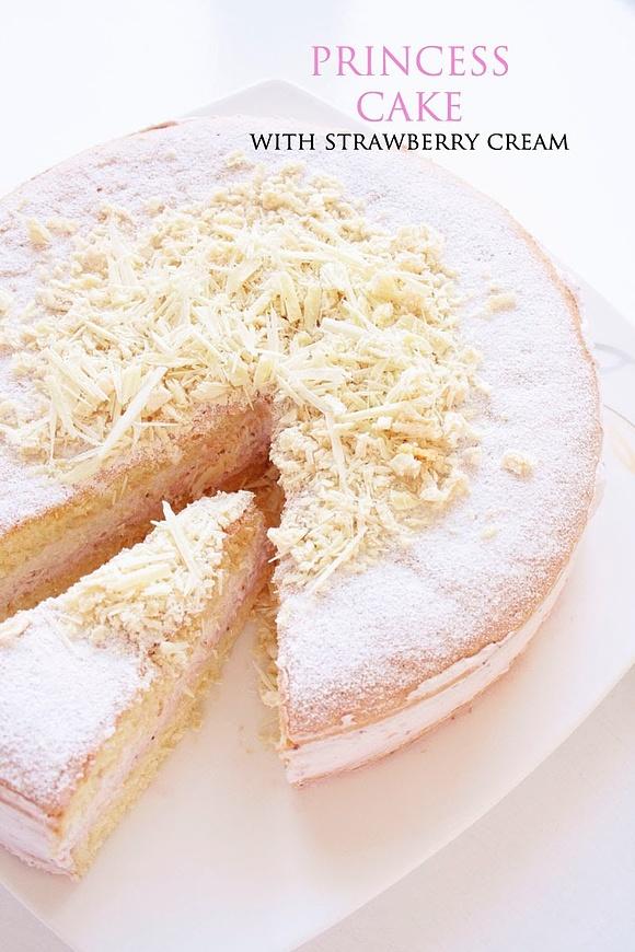 Tort truskawkowy z princessą kokosową i masą owocową
