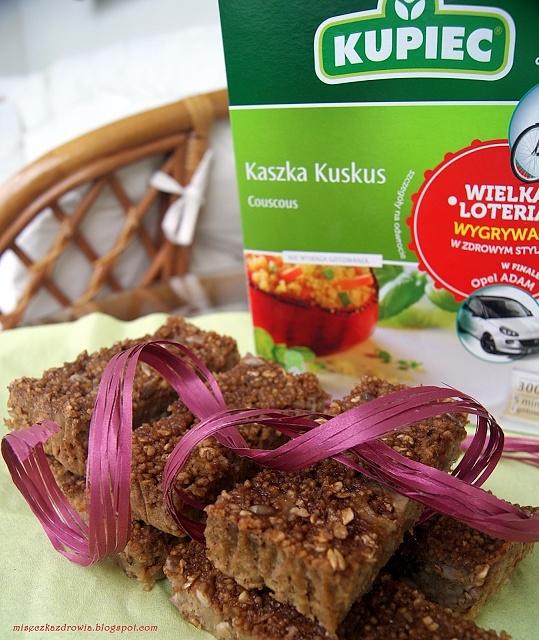 Kawowe batoniki z kuskusu i suszonych daktyli