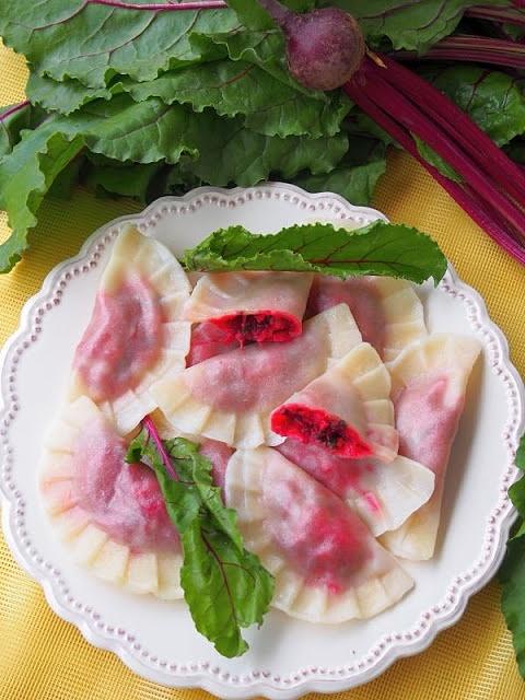 Pierogi z kurczakiem i botwinką