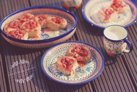 Brioche z rabarbarem