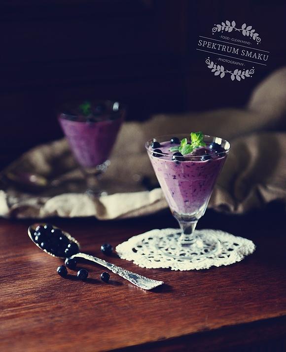 Jagodowe smoothie i powiew świeżości na blogu