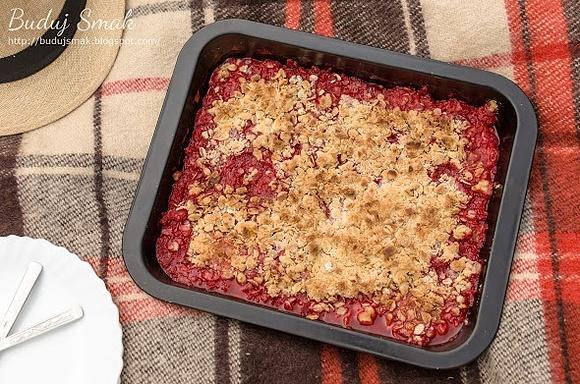Truskawki pod kruszonką - crumble z truskawkami