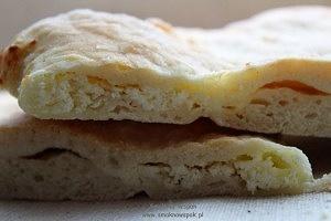 Placki drożdżowe z serem kozim, fetą i mozzarellą