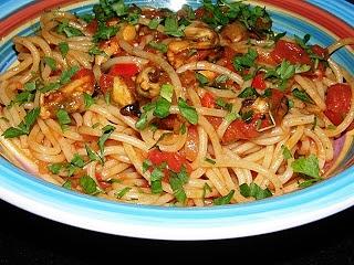 Spaghetti z wędzonymi małżami