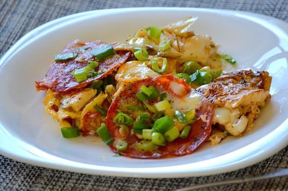 Jajecznica z karczochami i chorizo