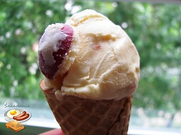Domowe lody waniliowe z czereśniami