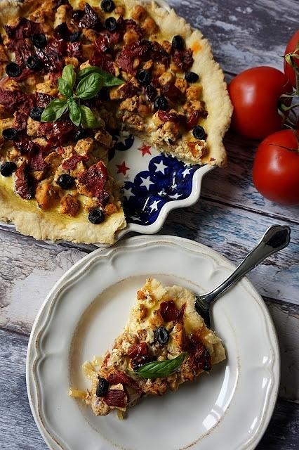 Quiche z kurczakiem i pomidorami - francusko-włoski przepis na obiad