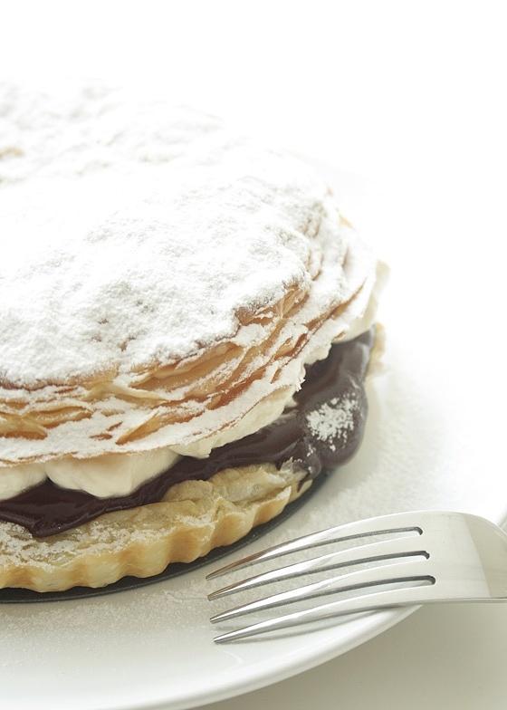 Torcik francuski z kremem bananowym i czekoladą