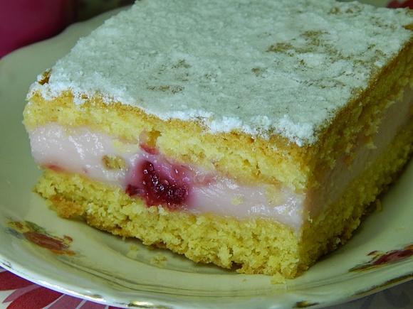Malinowo-jeżynowe ciasto z budyniem malinowym