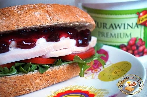 Kanapka z indykiem i żurawiną na grahamce