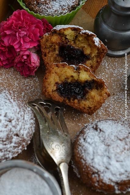 Muffiny a la pączki z konfiturami czarnej porzeczki