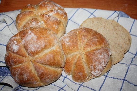 Grahamki z mąki pszennej i graham, chrupiące i zdrowe bułeczki