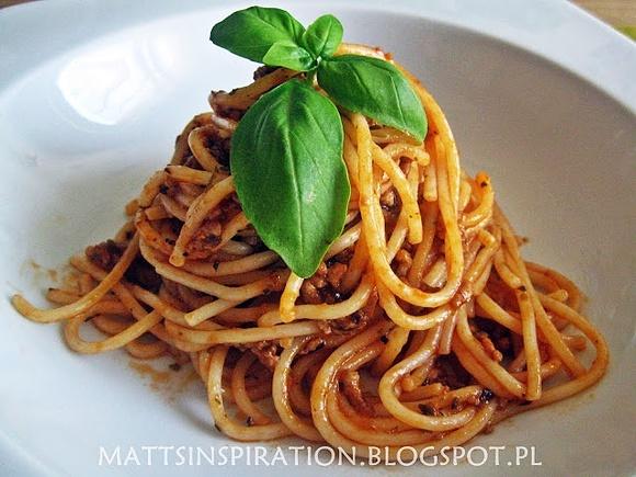 Spaghetti z mięsem mielonym i sosem pomidorowym