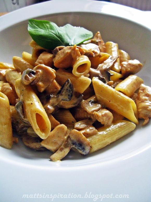 Penne w sosie pieczarkowym