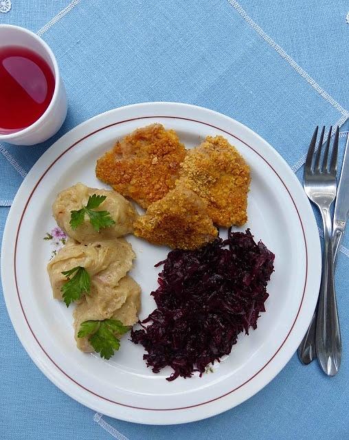 Obiad na leniwca - kotlety sojowe z buraczkami i purée ziemniaczanym