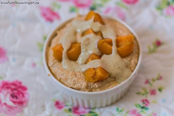 Morele na surowo z tahini i kokosową kaszą gryczaną