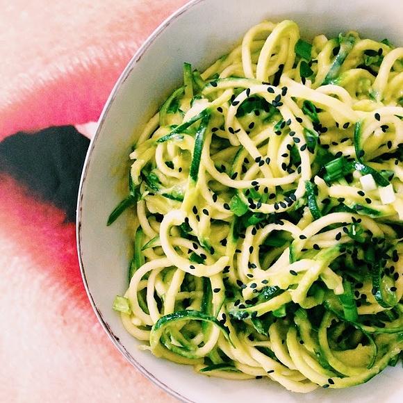 Witariańskie spaghetti z cukinii